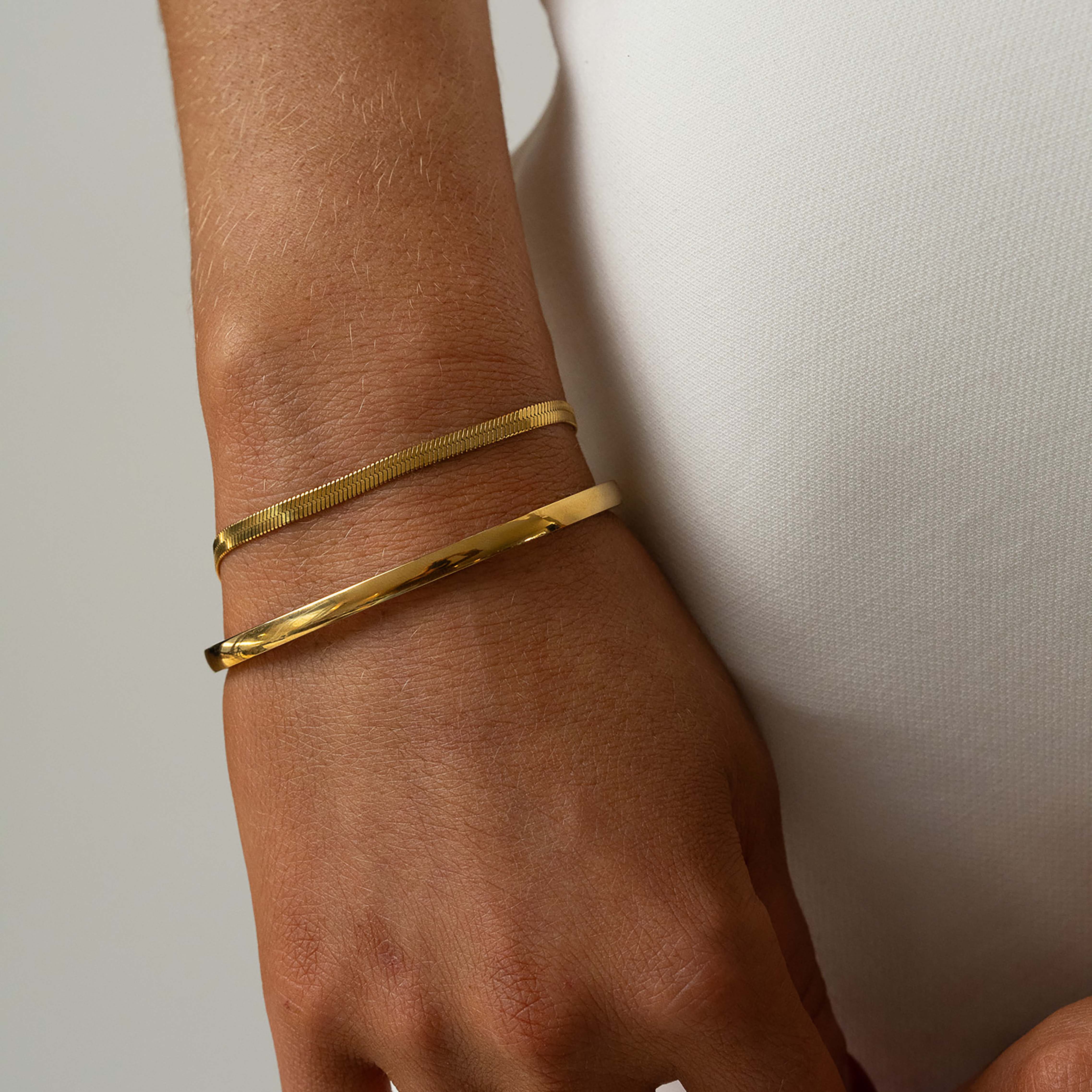 Plain Gold Bangle